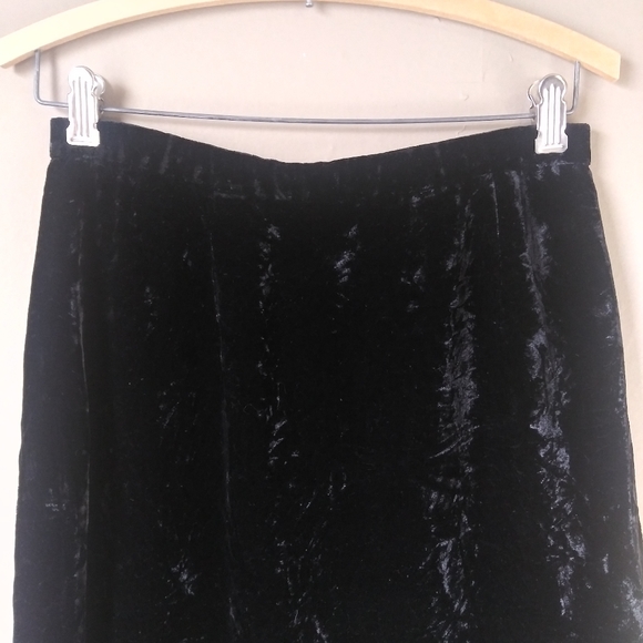 Vintage · Ann Taylor · Black Velvet A-Line Skirt - Picture 2 of 8